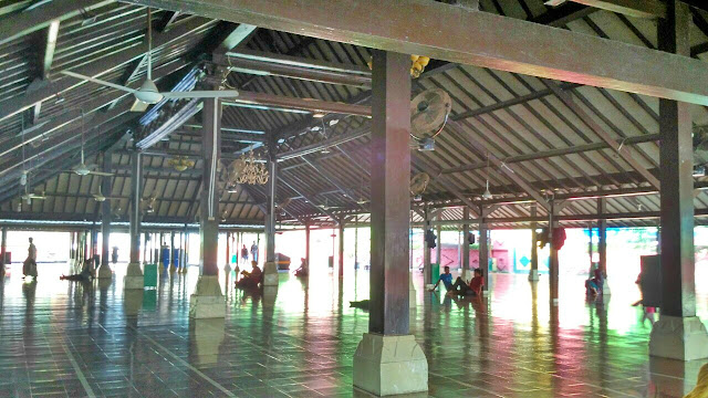 2 hari 1 malam di Cirebon part 1, keraton cirebon, nasi gamblang bu nur, wisata kuliner cirebon
