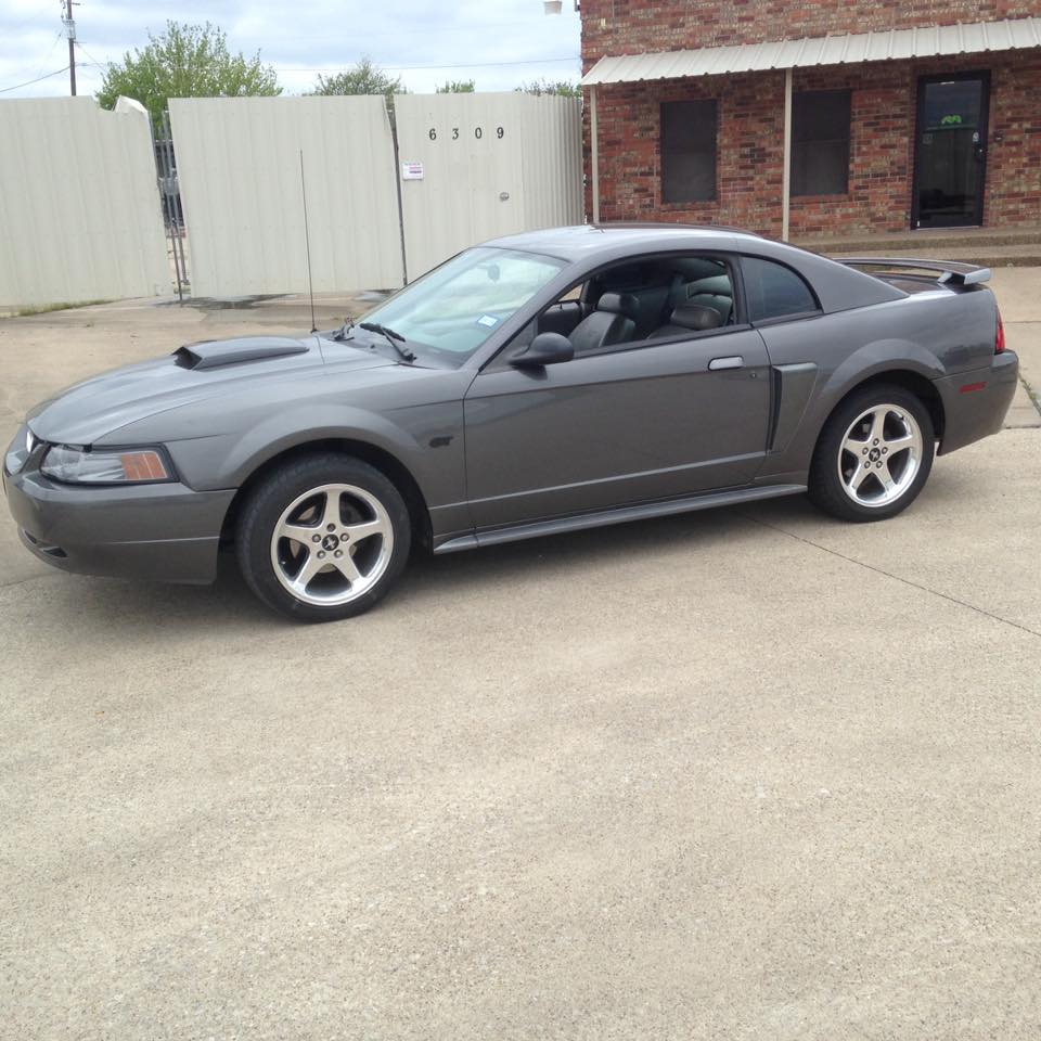 Ford Mustang gt 2003