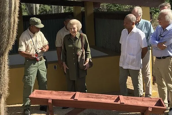 Princess Beatrix visited the Washington Slagbaai National Park. Princess Beatrix visited the Kolegio Strea Briante school