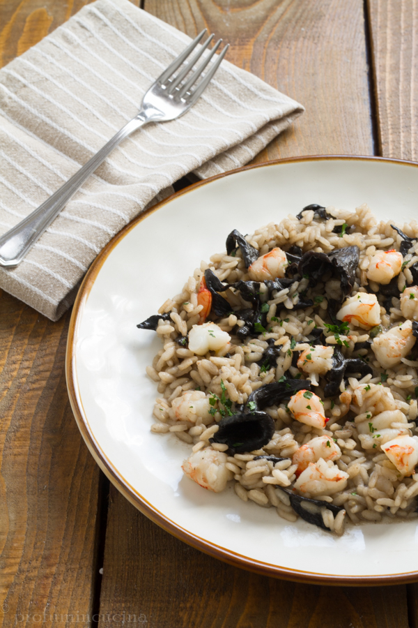 Profumi in cucina Risotto con trombette dei morti e gamberi