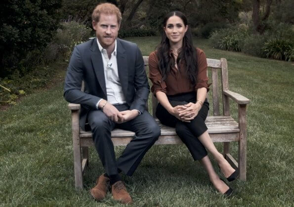 Meghan Markle wore a new silk shirt from Victoria Beckham, suede pumps from Manolo Blahnik, gold bracelet from Cartier. Prince Harry