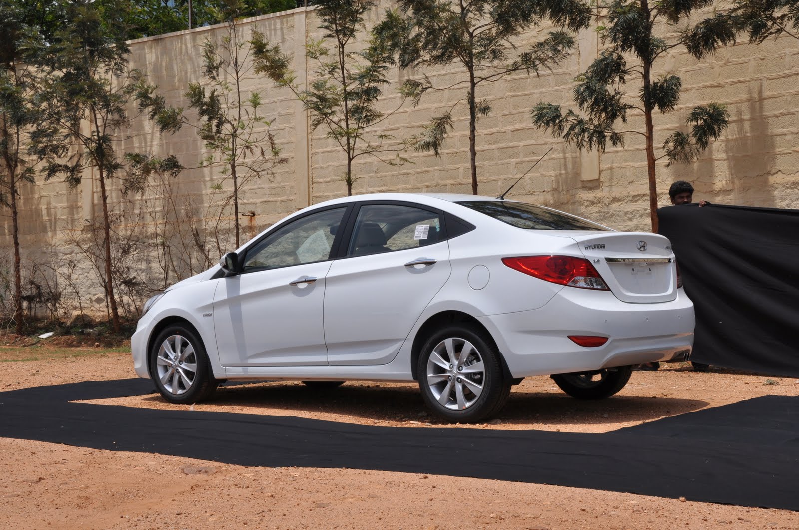 LATEST BIKES & CARSPRICE,REVIEW,TESTRIDE Latest Hyundai Verna 2011