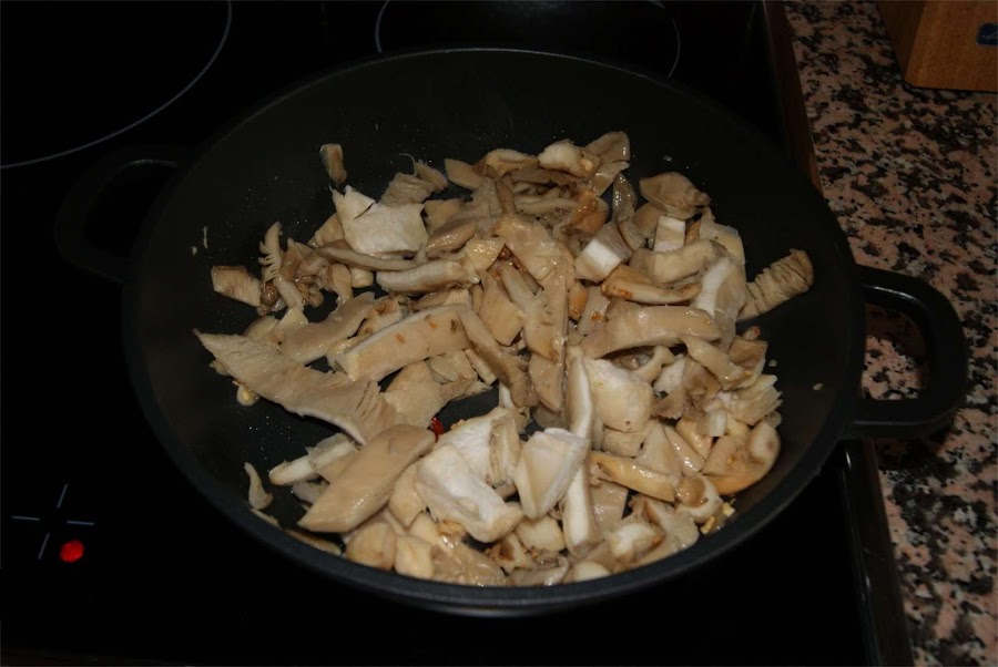 receta de setas estofadas con tomate paso 2