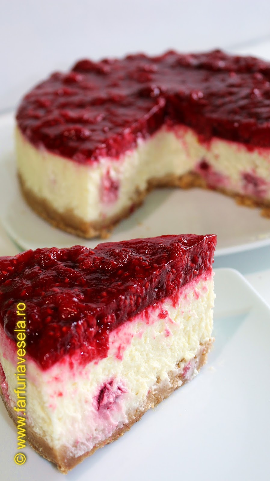 Farfuria vesela Cheesecake copt cu zmeura