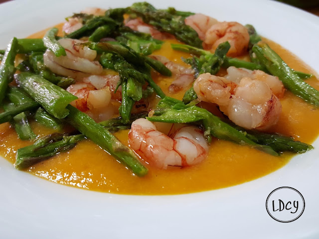 Crema De Calabaza Con Gambas Y Trigueros
