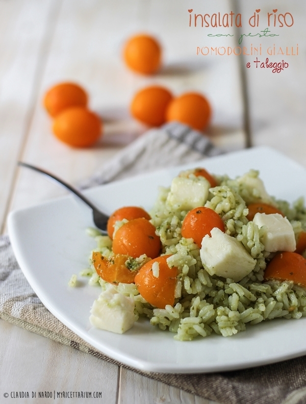 Insalata di riso con pesto, pomodorini gialli e taleggio