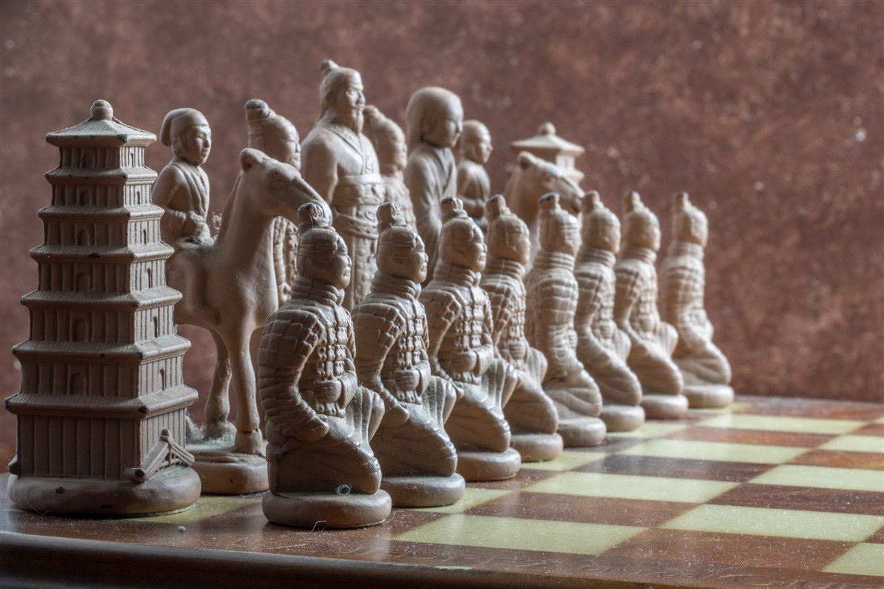 Is chess a sport. Шахматы из глины. Люди шахматные фигуры. Шахматы из людей. Африканские шахматы.