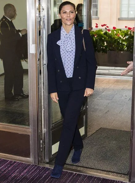 Crown Princess Victoria is wearing Af Klingberg rakel suede nero boots,  she carres Valentino shoulder bag, polka dot blue silk blouse