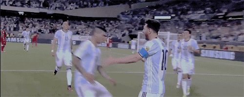 (재업) 조국이 위기에 빠졌을 때 해트트릭으로 팀을 구해내는 에이스들.gif