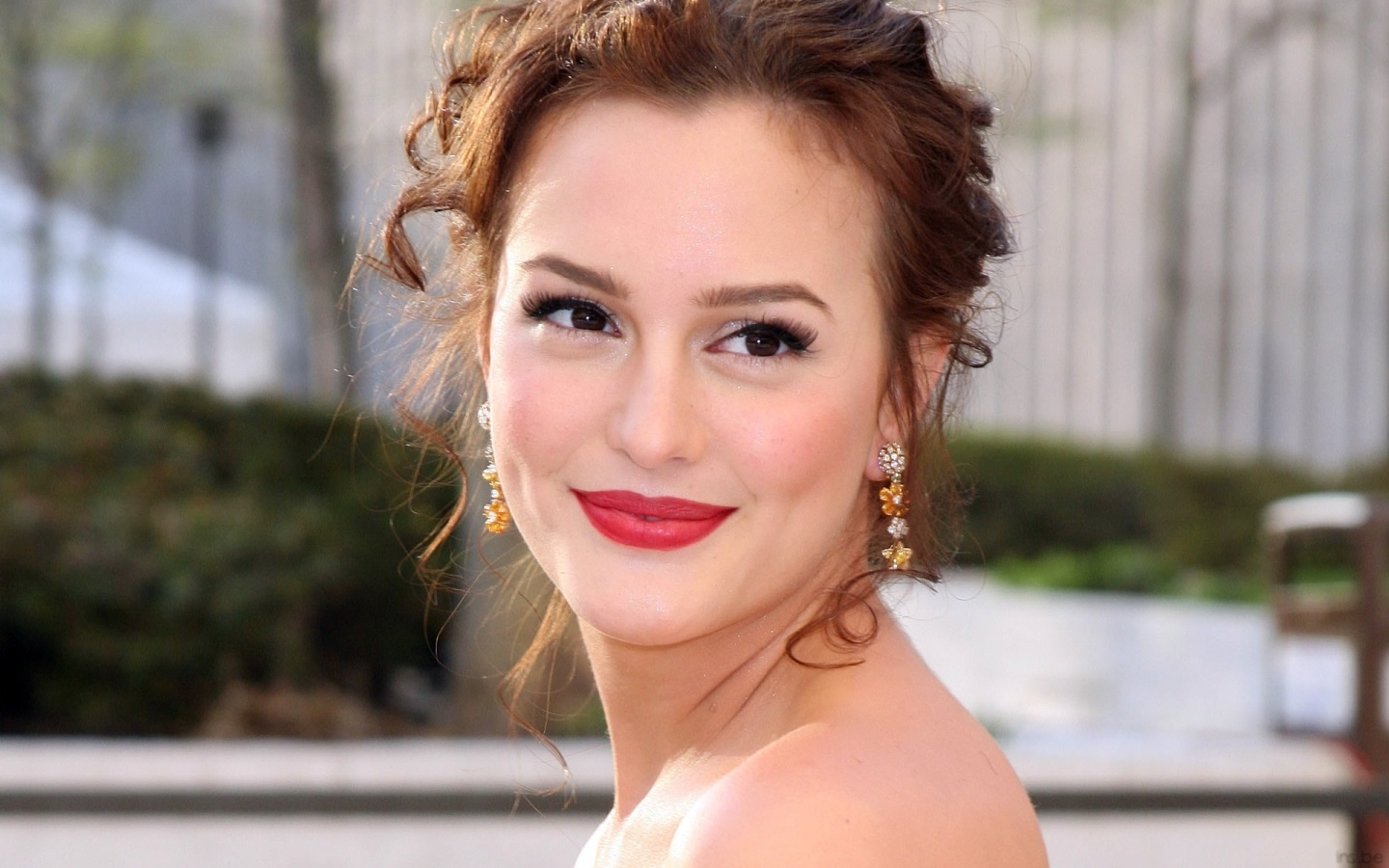 http://1.bp.blogspot.com/-hC32OY0rXQ0/T-IpsPH72YI/AAAAAAAAEP8/M2pliT3qWWA/s1600/Leighton+Meester.jpg