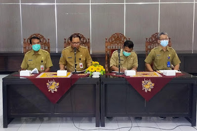 Pj Sekda Bondowoso Gerak Cepat Atasi Carut Marut Distribusi Pupuk Bersubsidi Pj Sekda Bondowoso Gerak Cepat Atasi Carut Marut Distribusi Pupuk Bersubsidi