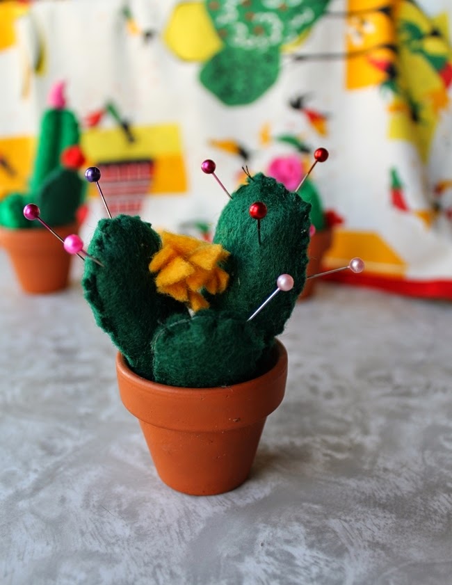 Tutorial Make a Felt Cactus Pin Cushion / VaVoom Vintage Vintage