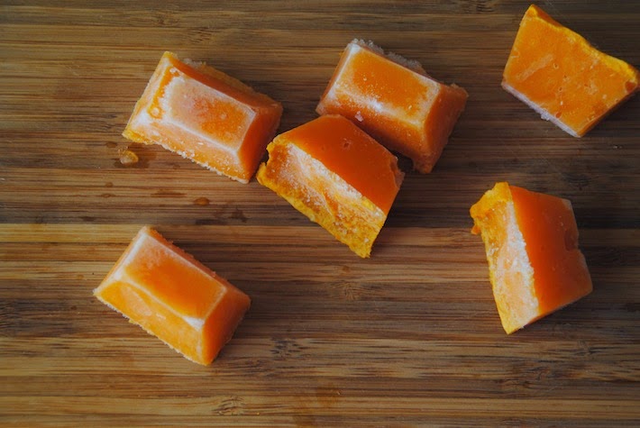 puré congelado en moldes de cubitos