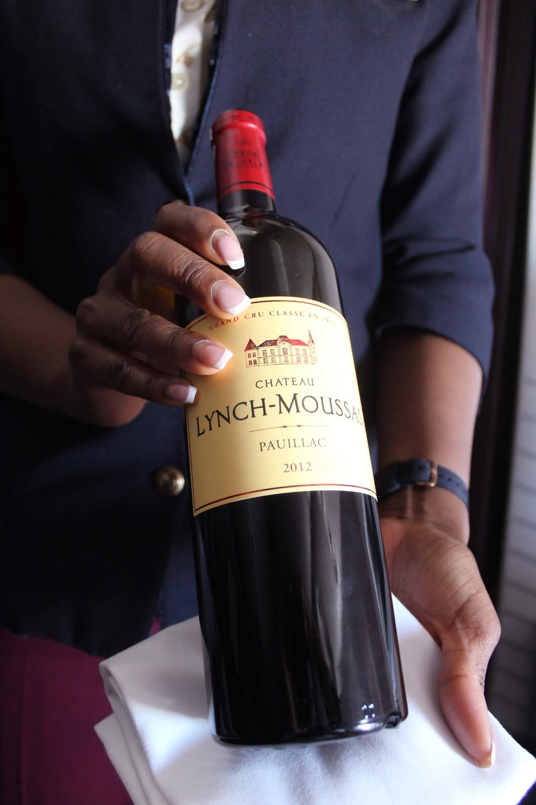 Champagne and Wine Service Review on Qatar Airways Business Class 777