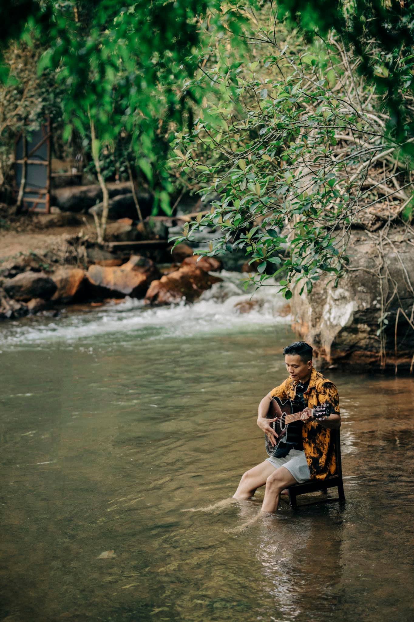 Nhà Bên Suối