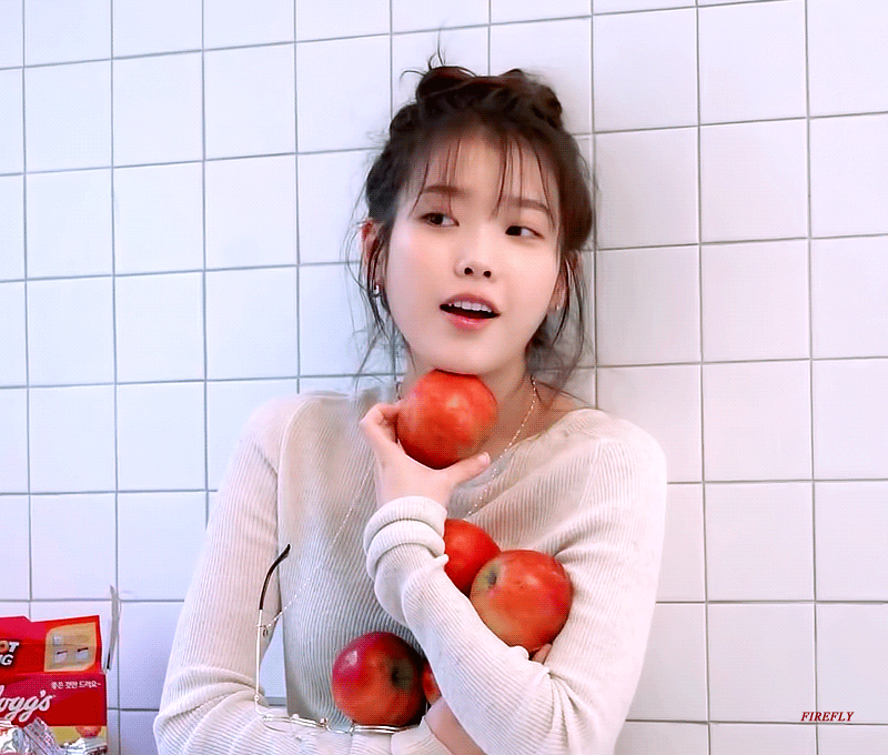 분위기 있는 아이유 - 꾸르