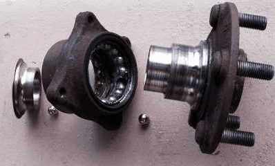 Symptoms of a bad wheel hub bearing and the risk of damage