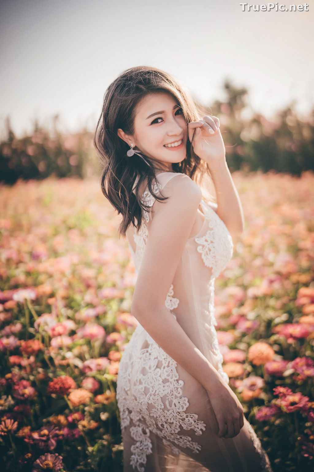 Image Taiwanese Model - 珈 伊 Femi - Sexy Beautiful Girl at Hollyhock Garden ...