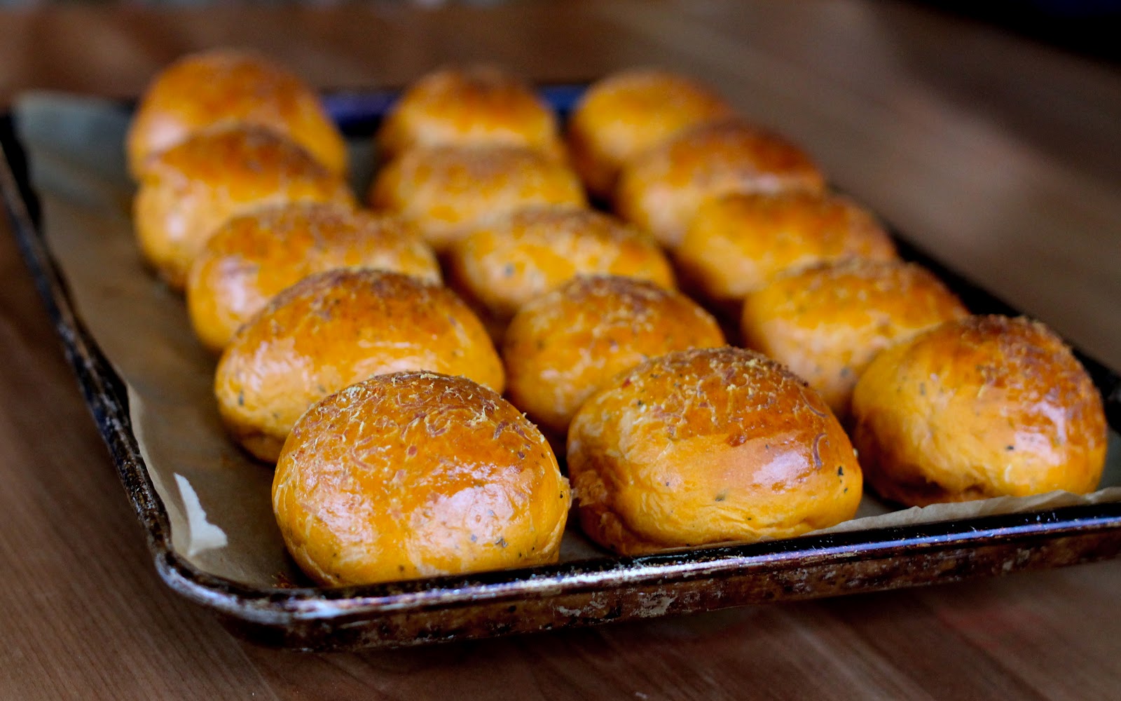 Yammie's Noshery Tomato Basil Rolls