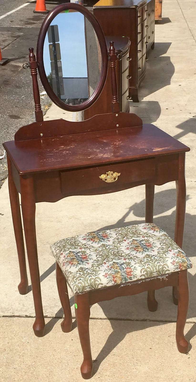 Uhuru Furniture & Collectibles Small Vanity & Stool 55 SOLD