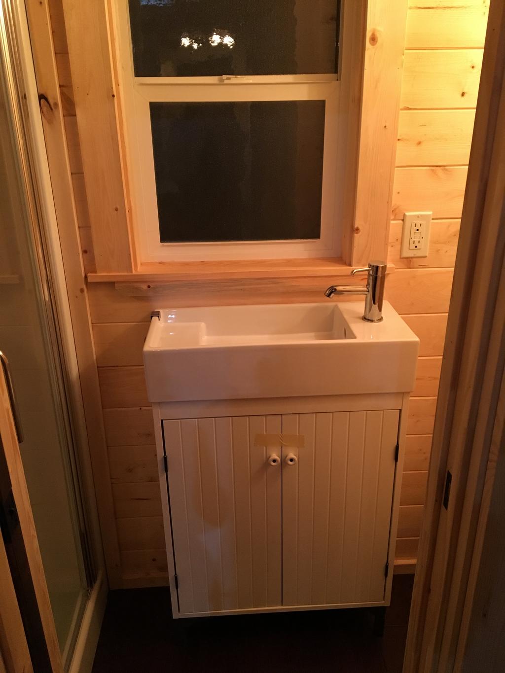 Luxury Tiny House in Bend (280 Sq Ft) [ TINY HOUSE TOWN ]