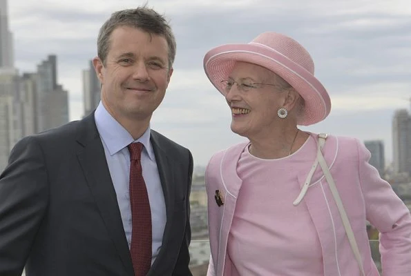 The Queen visited the opera house Teatro Colon, and  Danish Hogar Danes center. Parque de la Memoria