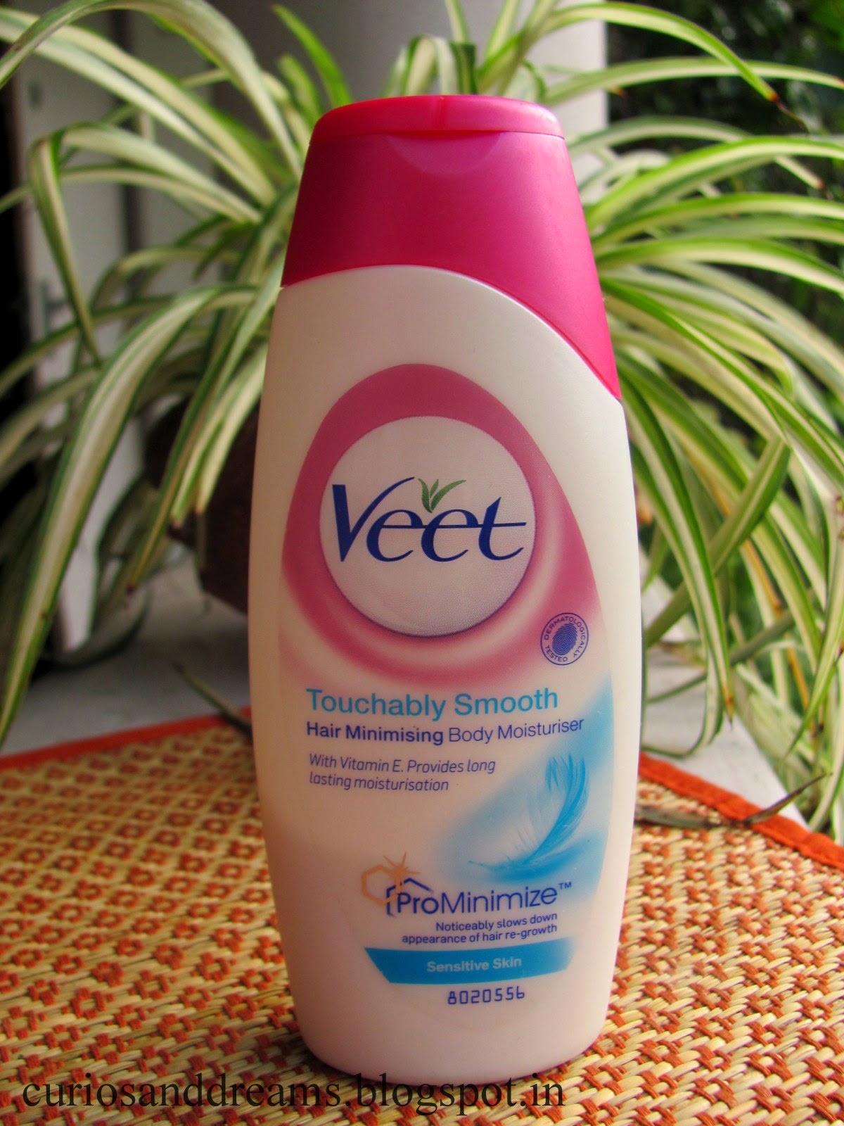 Veet Touchably Smooth Hair Minimizing Moisturizer Review