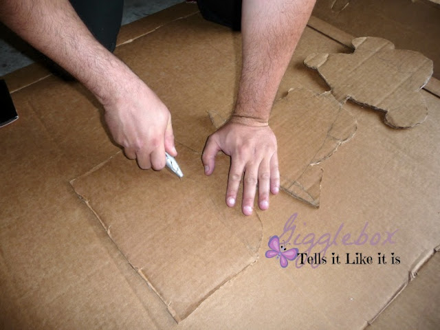 how to make a Peanuts theme for trunk-or-treat, creating the pumpkin patch from It's the Great Pumpkin Charlie Brown for a trunk-or-treat theme,