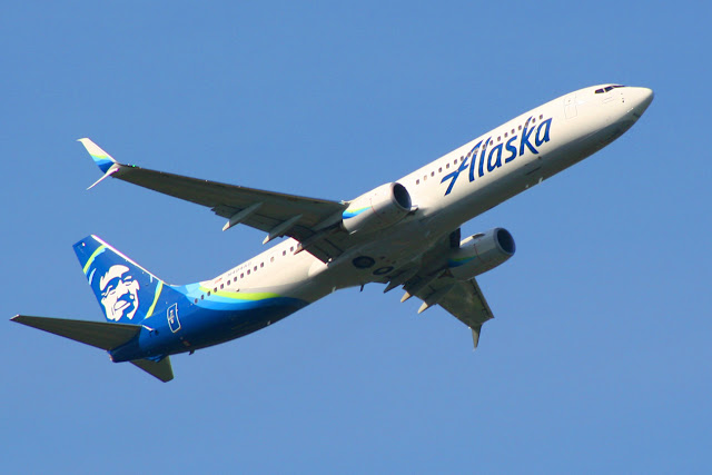 Alaska Airlines Boeing 737 departs SEA Seattle Washington