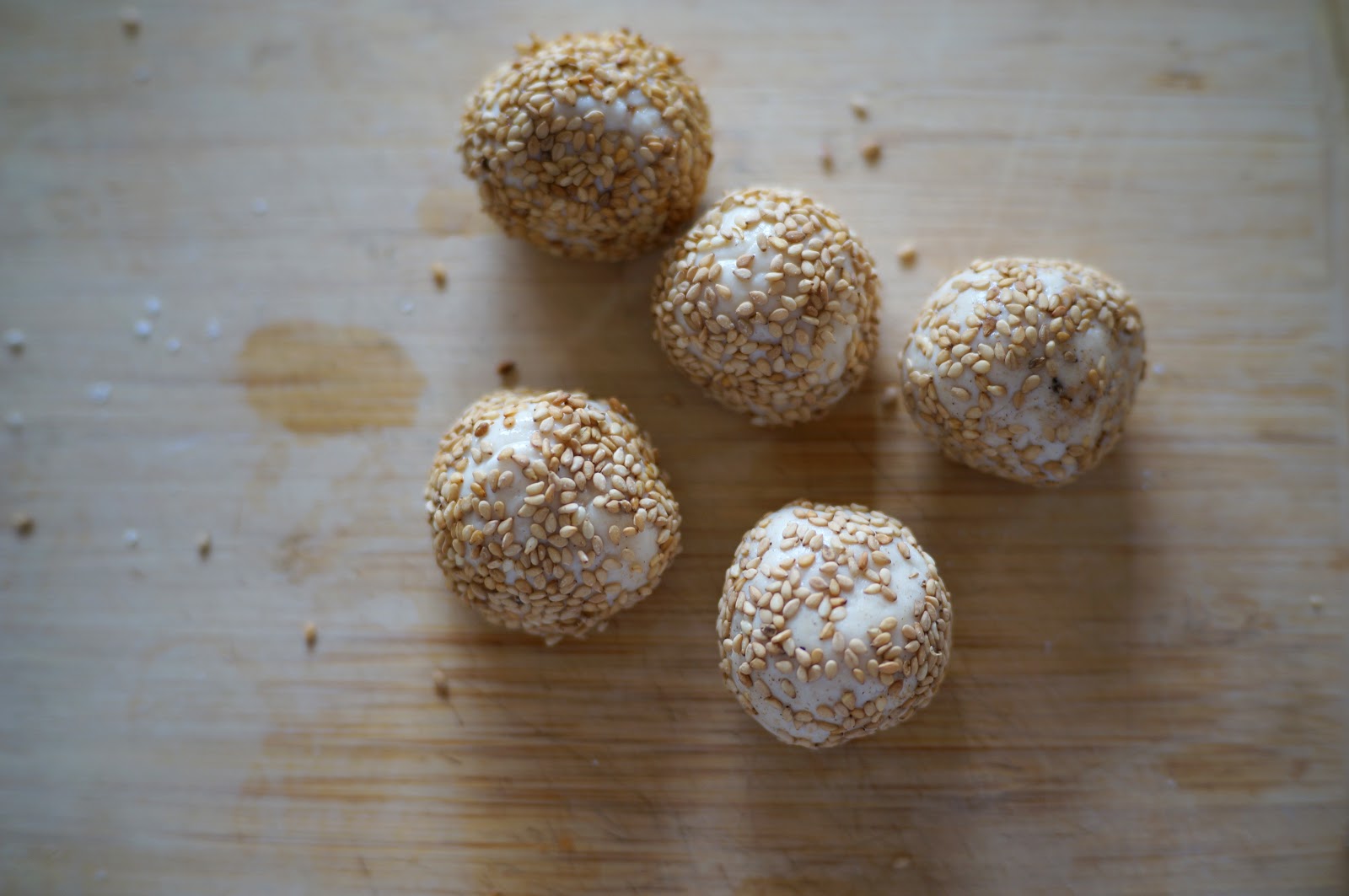 Sesame Balls with Date Filling