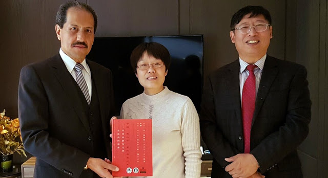 Alfonso Esparza presenta en Beijing libro: La educación en China, México y EUA