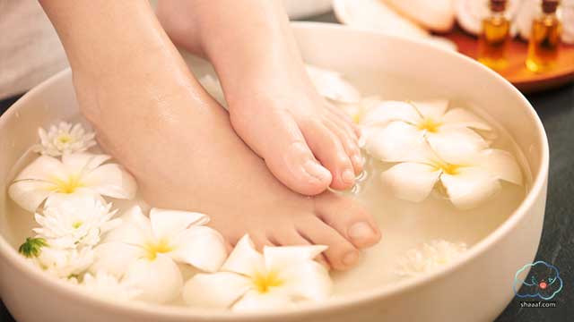 خلطات لتبييض الرجلين لتبييض الرجلين