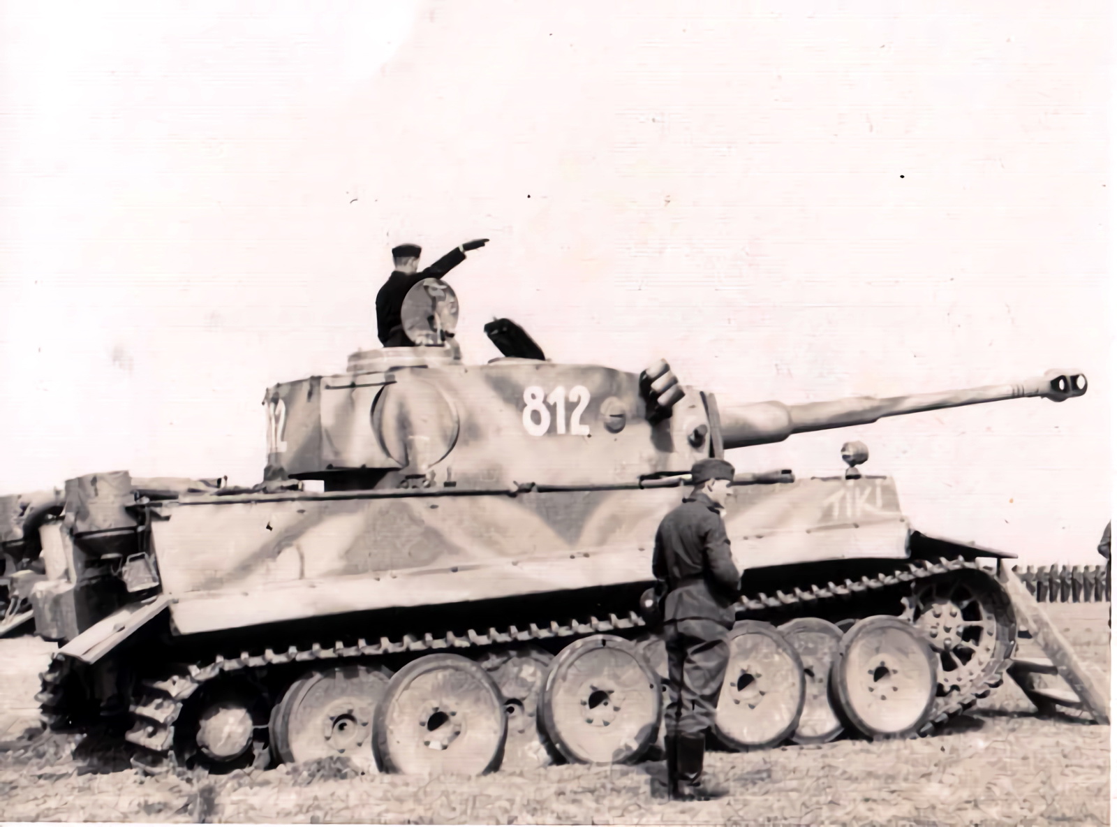 Ss tanks. Танк тигр дас Райх. Танк тигр 1943. Тигр танк СС дас Рейх. Дас Райх танк.