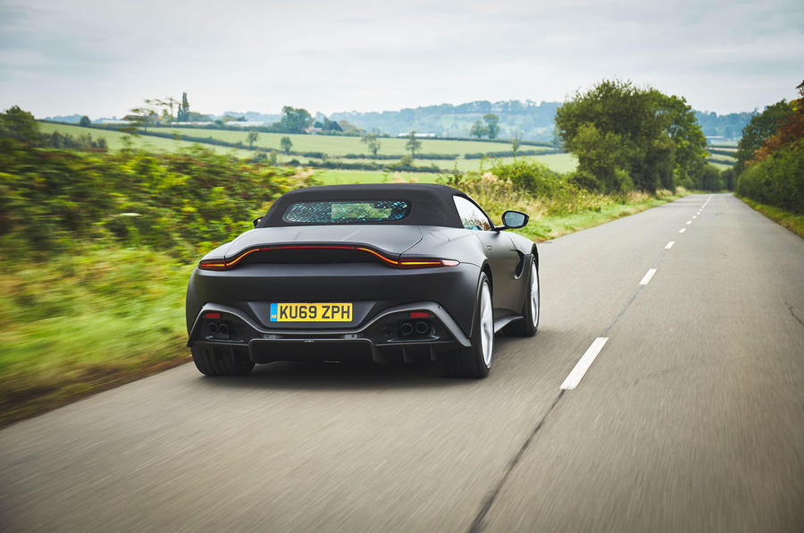 Mâu Mui Trần 2 Cửa Aston Martin Vantage Roadster mới 2020: những hình ảnh đầu tiên được  lộ diện.