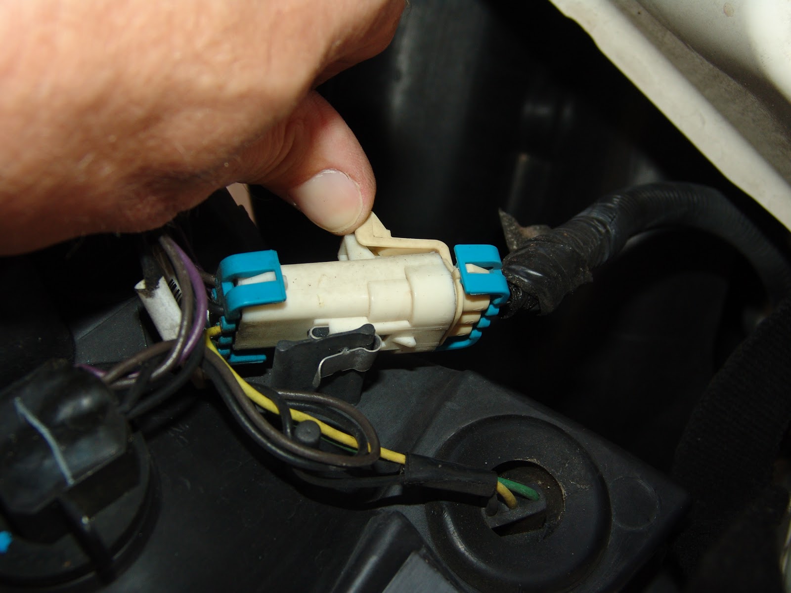 Sparky's Answers: 2007 Pontiac G6, Changing The Headlight Bulb