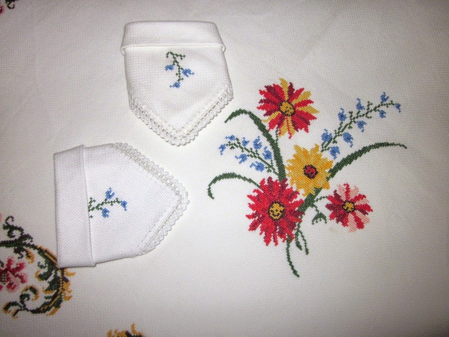 MANTELES A PUNTO DE CRUZ | Manualidades