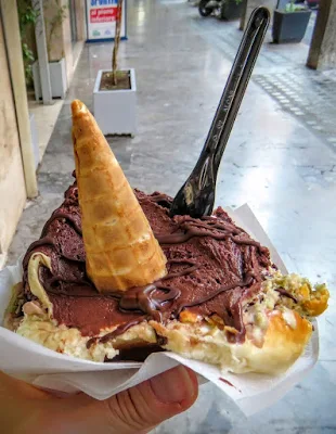 What to eat in Sicily - gelato in brioche in Palermo