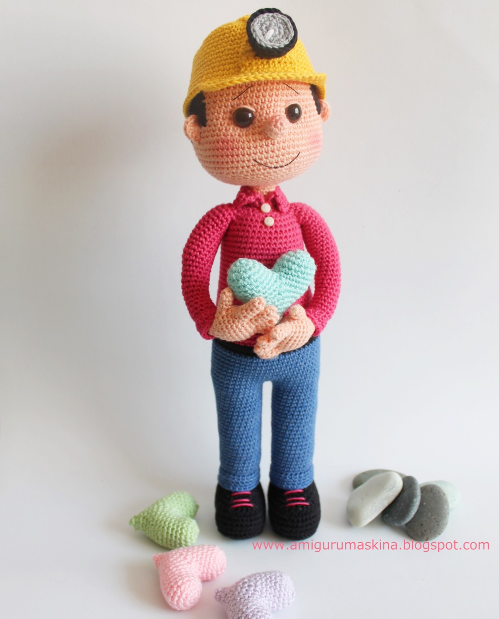 Кукла мальчик крючком. Кукла "мальчик". Вязаный мальчик крючком. Вязаная игрушка спортсмен. Вязаный мальчик крючком.