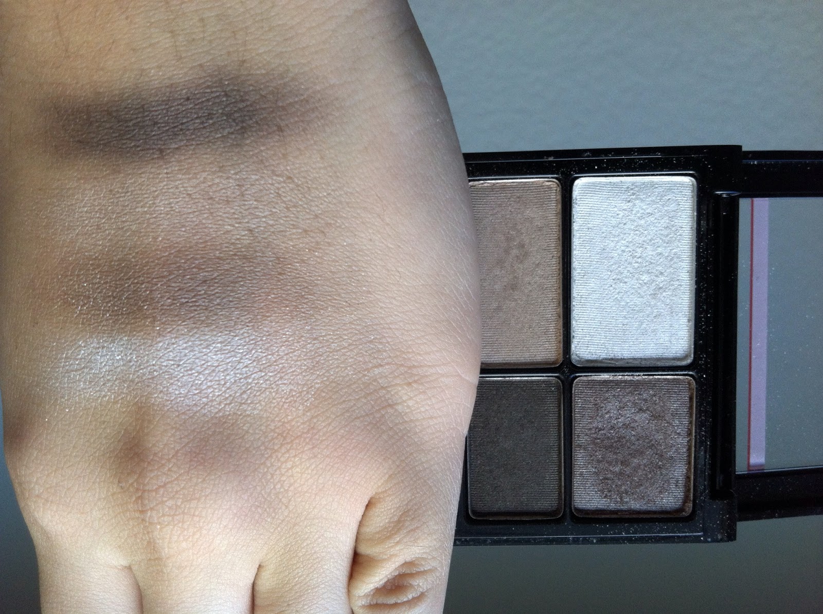 Beautysnitch22 Revlon Colorstay Eyeshadow Quads )