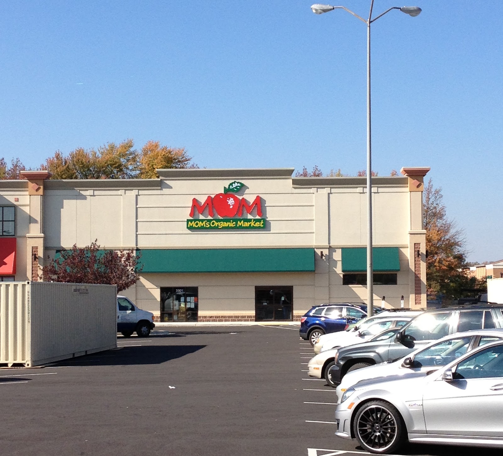 Commercial Happenings in Southern Maryland: Mom's Organic Grocery