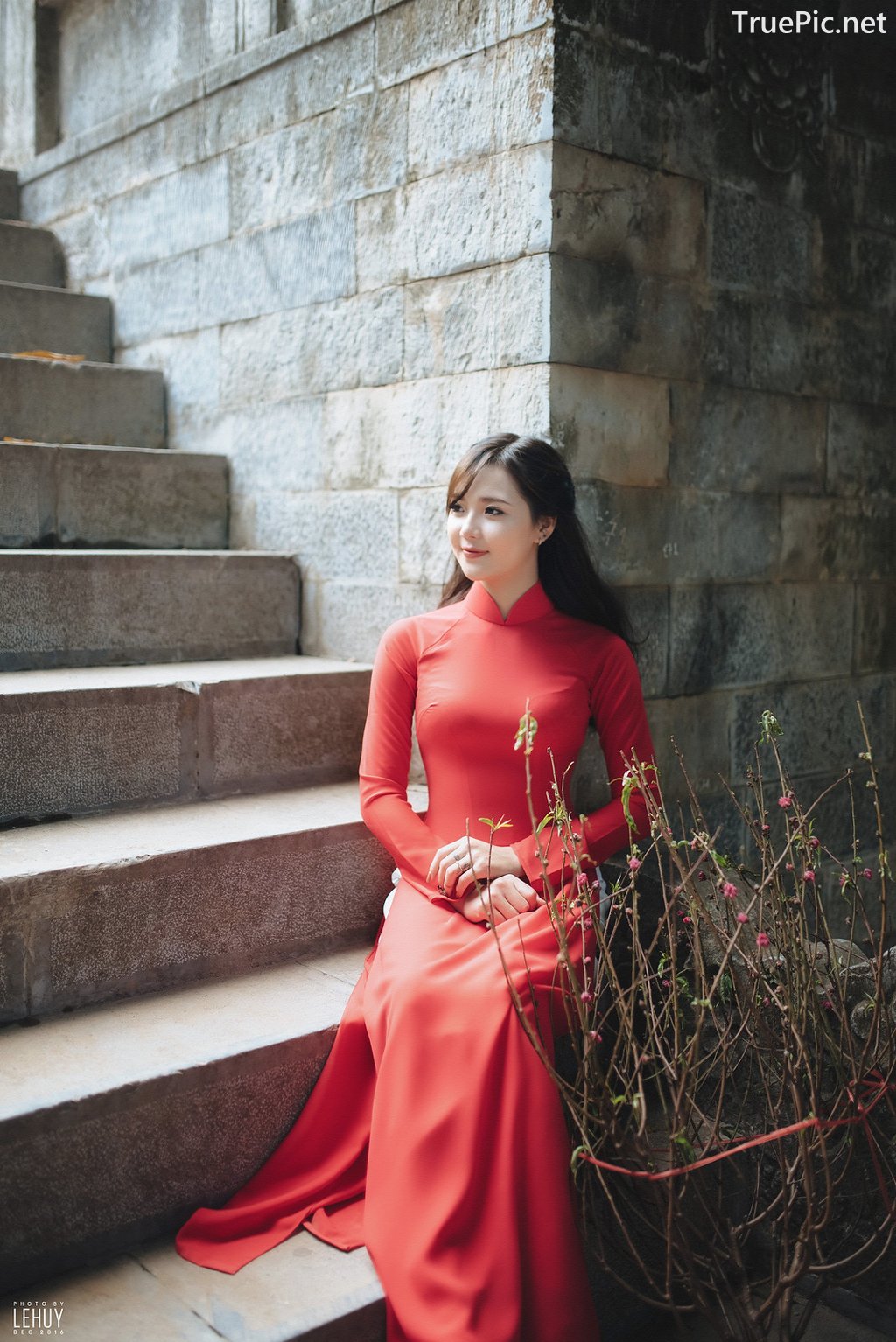Image-Vietnamese-Model-Beautiful-Girl-and-Ao-Dai-Red-Vietnamese-Traditional-Dress-TruePic.net- Picture-18