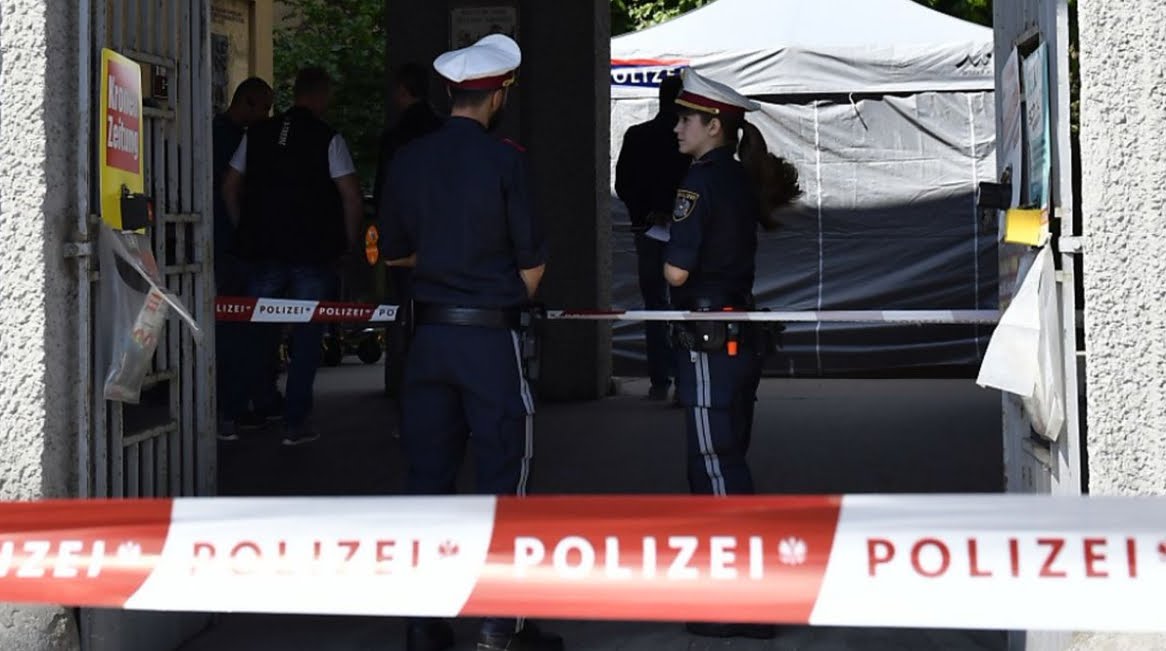 Pazzesco! Trovata bambina di 7 anni morta in un cassonetto della spazzatura a Vienna Pazzesco! Trovata bambina di 7 anni morta in un cassonetto della spazzatura a Vienna