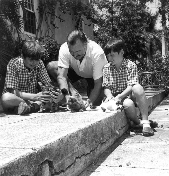 Ernest Hemingway con sus hijos