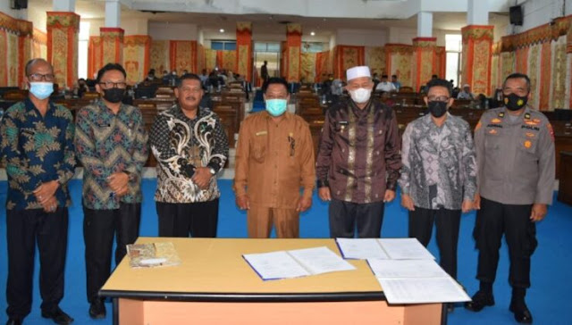 Rapat Paripurna DPRD Pasbar Penyampaian Pendapat Akhir Fraksi Terhadap RAPBD-P TA 2021 Rapat Paripurna DPRD Pasbar Penyampaian Pendapat Akhir Fraksi Terhadap RAPBD-P TA 2021