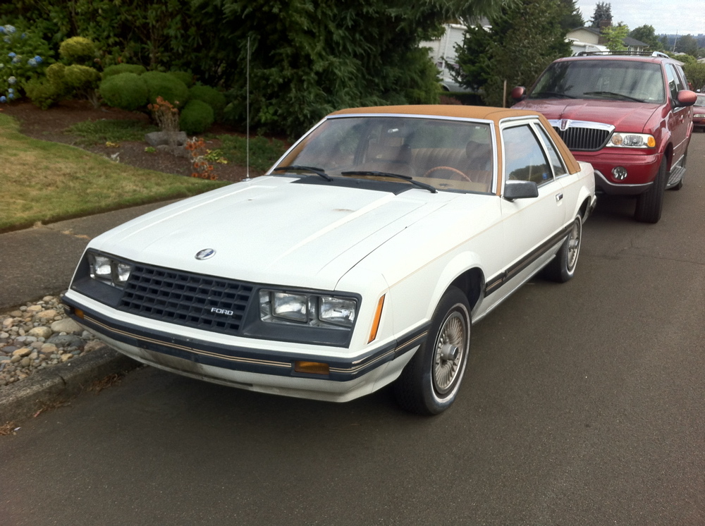 OLD PARKED CARS.: 1980 Ford Mustang Ghia.