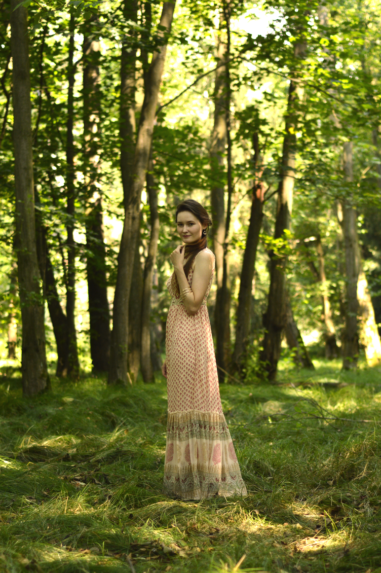lothlórien elf, lothlórien forest, geortiana quaint, cottage core, forrest echoing, c&a maxi dress