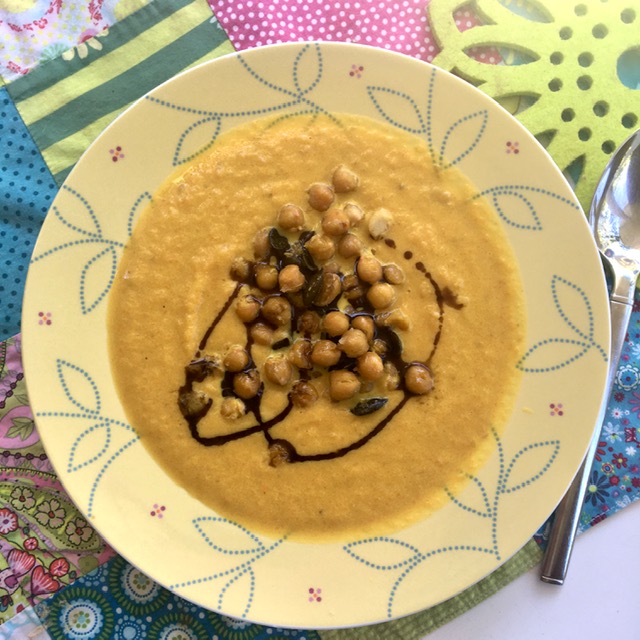 Beates kleines Bistro: Karottensuppe mit Kichererbsen