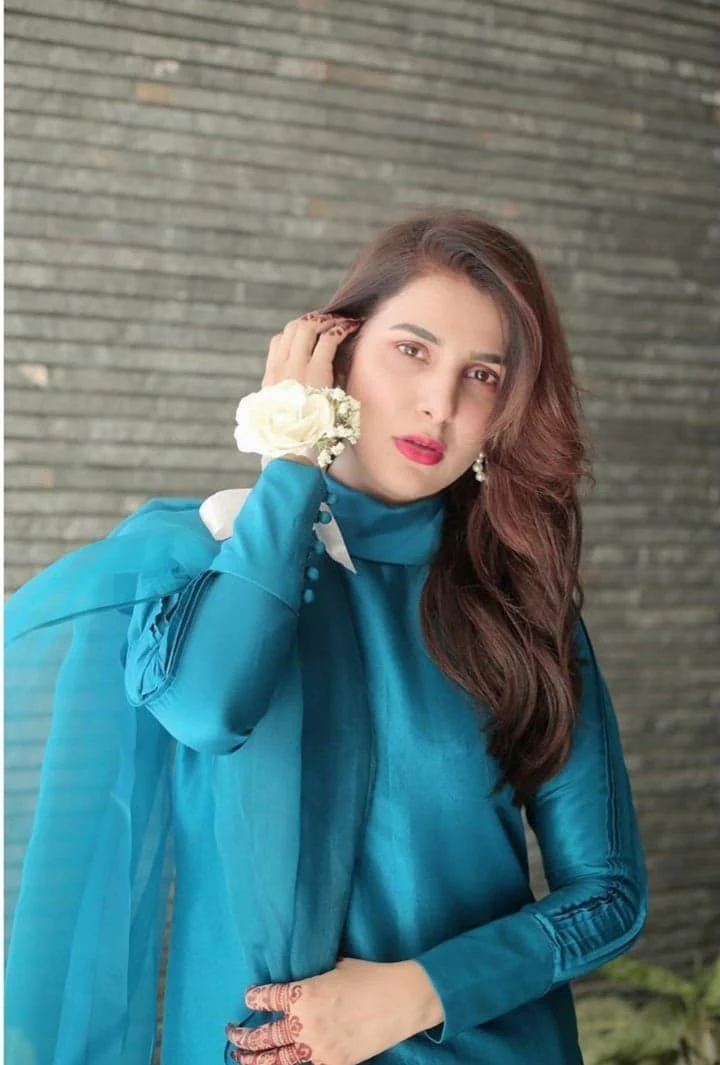 Dresses Worn by Pakistani Showbiz celebrities on Eid ul Fitr 2020 Dresses Worn by Pakistani Showbiz celebrities on Eid ul Fitr 2020