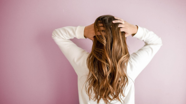 9 Penyebab Rambut Rontok Yang Sering Terjadi Dan Tidak Terduga