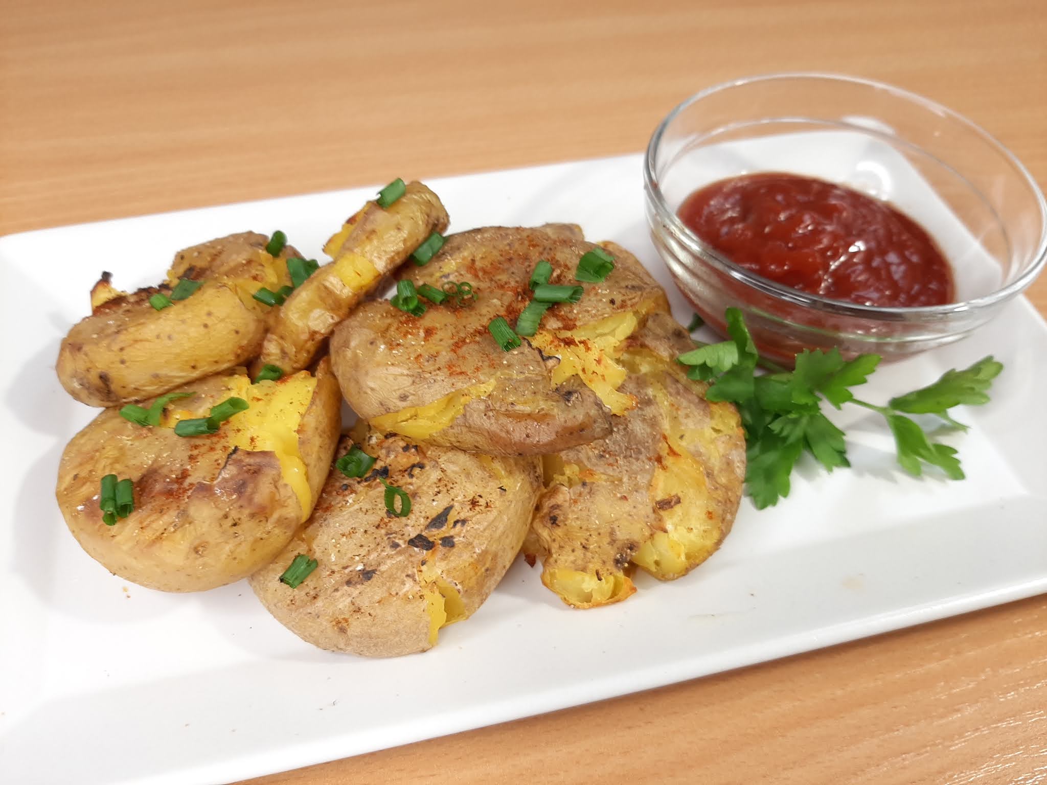 Cookingaround Garlic Crushed Potato Recipe